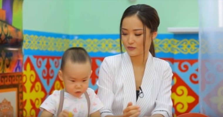 Эксклюзив! Мөлдір Әуелбекова ұлын көрсетіп, көзіне жас алды (ВИДЕО)