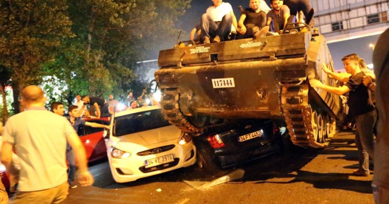 Түркияда "төңкеріс жасамақ болған" 74 әскери өмір бойына түрмеге кесілді