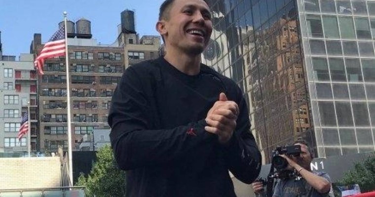 职业拳击：根纳季·戈洛夫金进行赛前公开训练