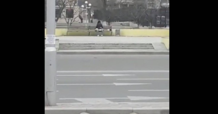 Ақтауда көшенің қақ ортасында жыныстық қатынасқа түскендерді полиция іздеп жатыр