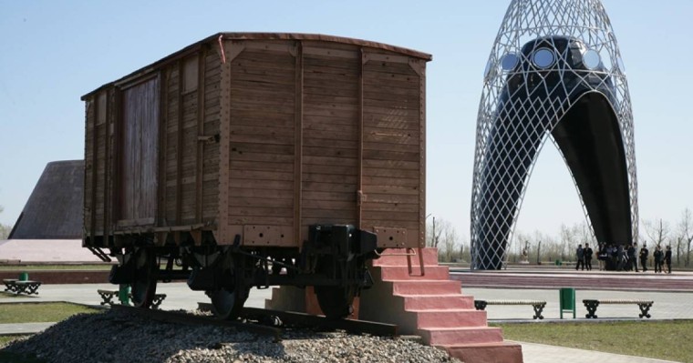 今天是政治迫害和大饥荒受害者纪念日