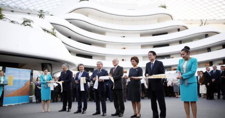 建立无核化世界主题展览在努尔苏丹市举行