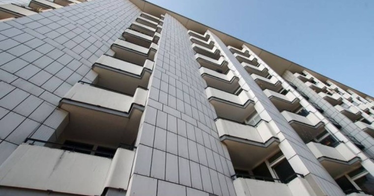 Бесінші қабаттан құлаған баланы жолаушы қағып алды