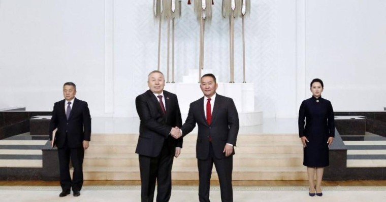 哈萨克斯坦大使向蒙古国总统递交国书