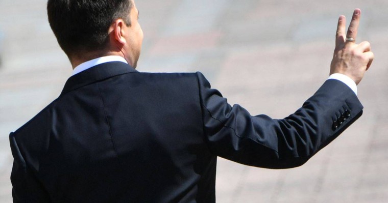 Қуғындағы олигархтар мен саясаткерлер. Зеленский кезеңінде Украинаға тағы кімдер оралуы мүмкін?