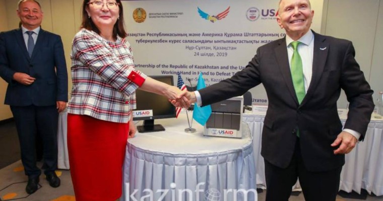 美国使馆赠予我国用于早期诊断结核病的新型设备