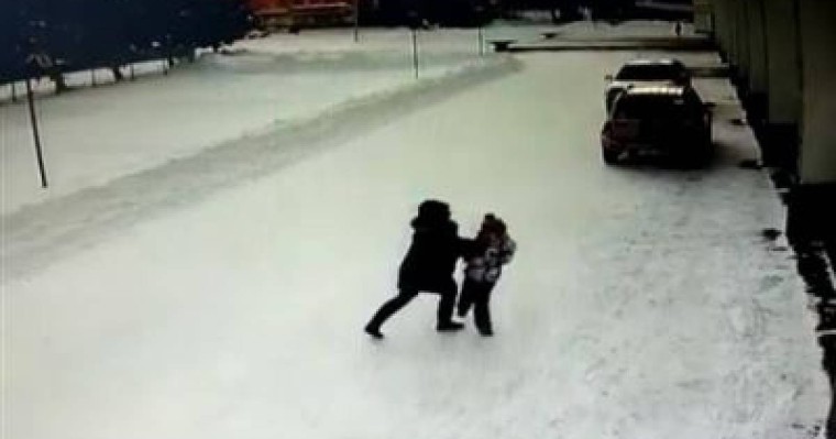 ШҚО-да әйел балаға шабуыл жасады