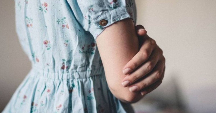 Жұмыста көйлек киіп жүрген әйелдерге күніне 600 теңге сыйақы берілмек  