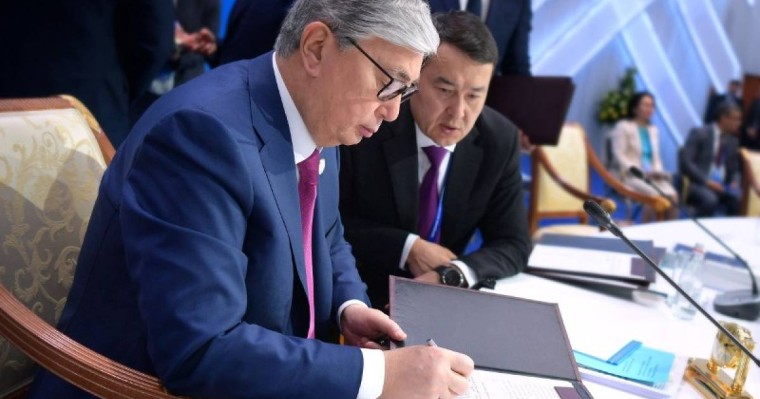 欧亚经济委员会最高理事会会议签署18份文件