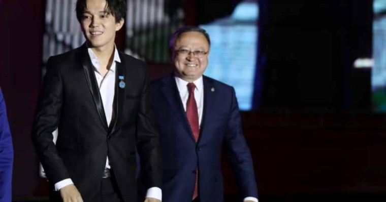 迪玛希获"阿克托别150周年"勋章