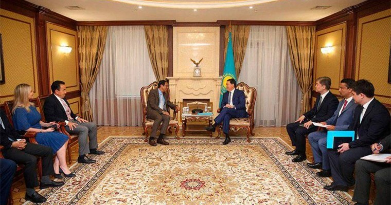 总理会见软银投资顾问公司首席执行官