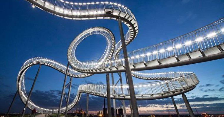 墨西哥游乐园云霄飞车意外脱轨致2死2伤