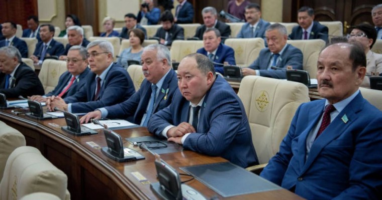Депутаттардың демалысын қысқарту мәселесі көтерілді
