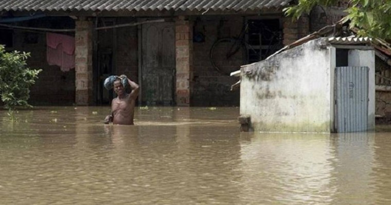 印度暴雨导致近90人死亡