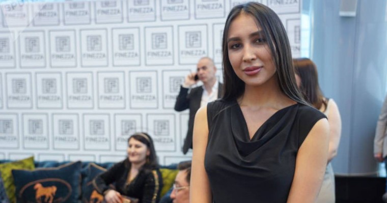 модель тағы да жұртты киімімен таңғалдырды