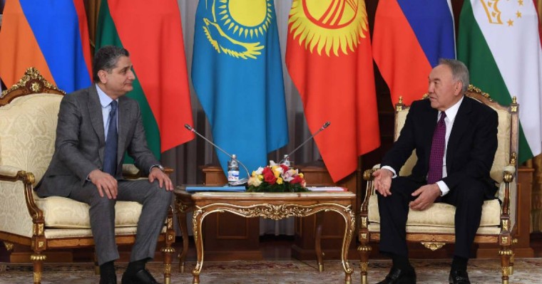 首任总统与季格兰•萨尔基相讨论欧亚经济联盟发展前景