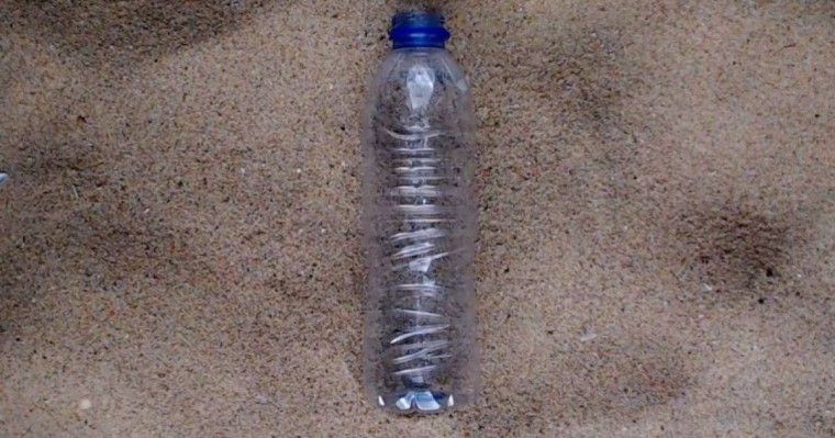 世界自然基金会开通450年网络直播 展示塑料瓶分解过程