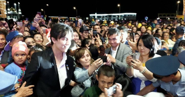 迪玛希出席阿克托别150周年音乐会