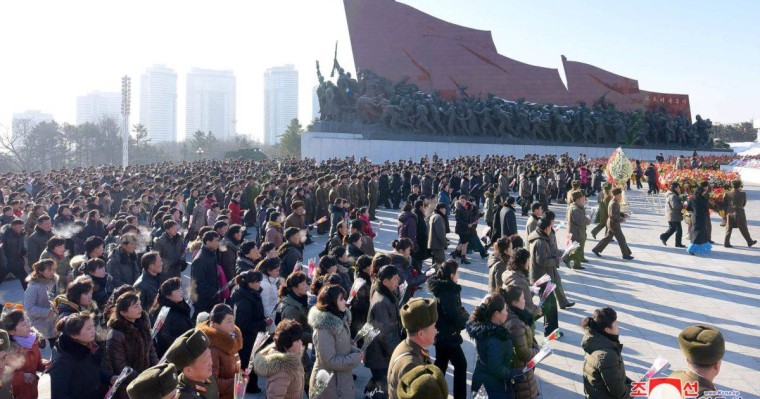 Солтүстік Корея азаматтары аман қалу үшін пара береді