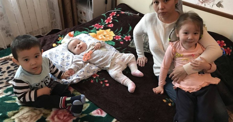 Азаттық жазған теміртаулық анаға билік пен белсенділер көмек көрсетті