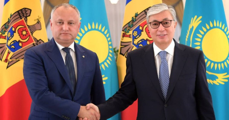 托卡耶夫总统会见摩尔多瓦总统多东