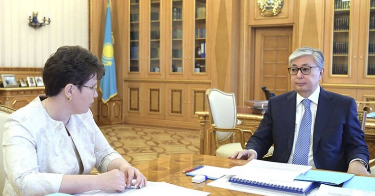 托卡耶夫总统接见审计监督委员会主席
