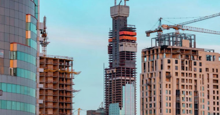 Қызға жіберген смс себеп болған: "Абу-Даби Плазада" жанжал шықты