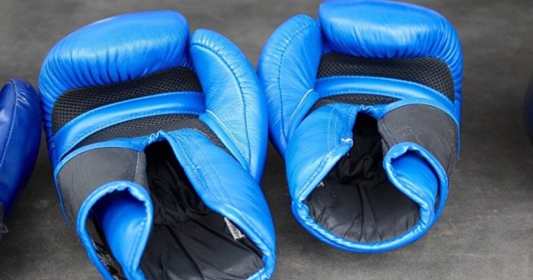 Кәсіпқой боксшы жекпе-жек кезінде қарсыласын сүйіп алды – видео