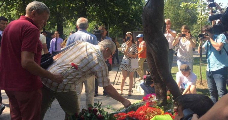 Алматыда Денис Тенді еске алды