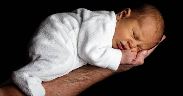 келіншек сауда орталығында босанып қалды