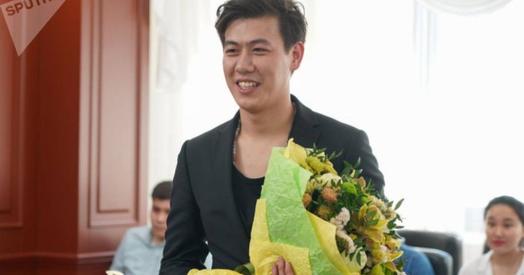 Димаш "Славян базарын" жеңіп алған Әділхан Макин жайлы жазба қалдырды