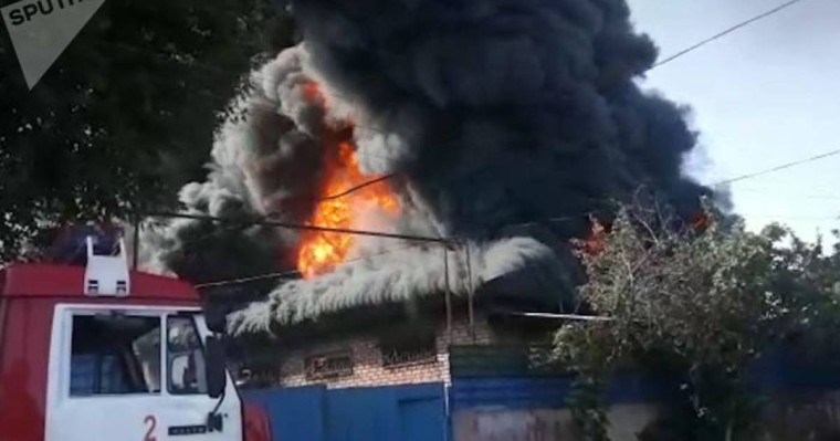 Алматыда қойма өртеніп жатыр - видео