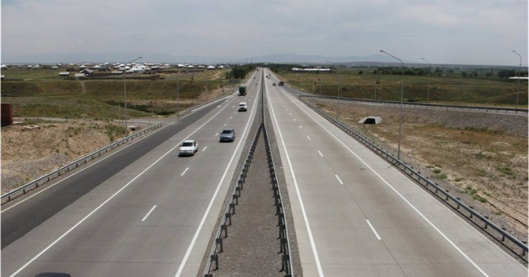 连接哈乌两国的新高速公路正式开通