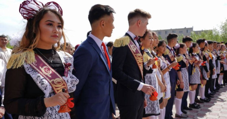 елордалық түлектер әкімнің келуіне қалай дайындалды