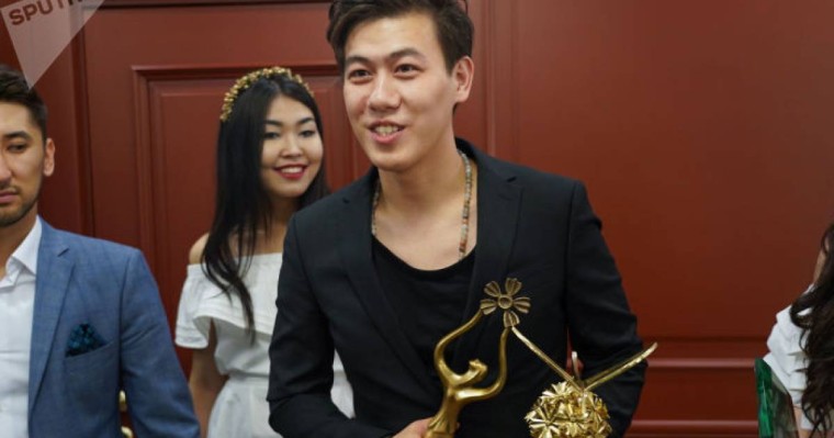 Димаштың жетістігін қайталаған қазақ әншісі той музыкасы жайлы пікір білдірді