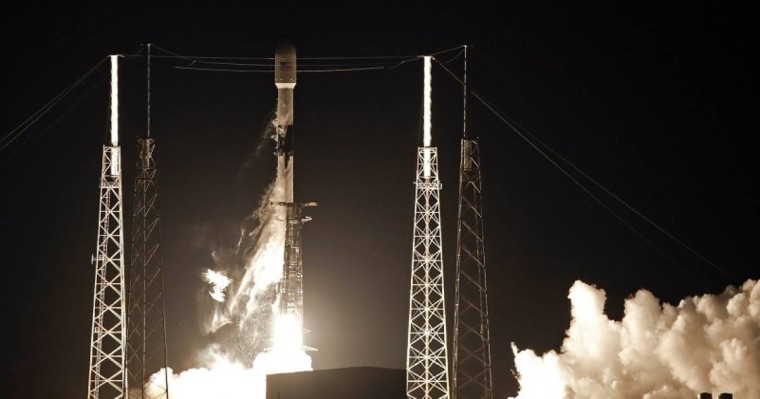 SpaceX成功发射60颗互联网卫星
