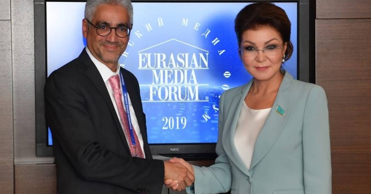 纳扎尔巴耶娃会见“多哈辩论” 电视节目总经理