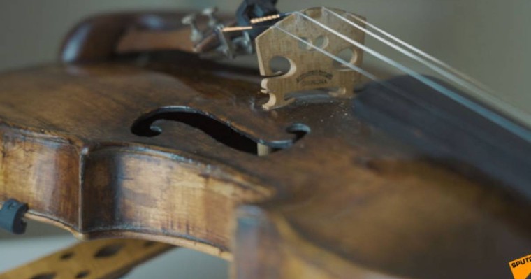 Бағдат Әбілханов көне скрипкасы туралы айтып берді