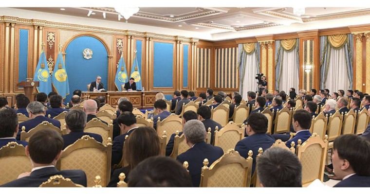 总统指示政府制定1万名专家培训计划