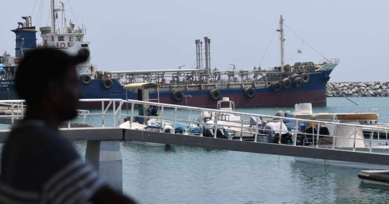 Араб Әмірліктерінің мұнай кемесі Ормуз бұғазында жоғалып кетті