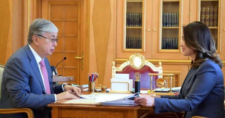 托卡耶夫总统接见国家公务员事务署署长