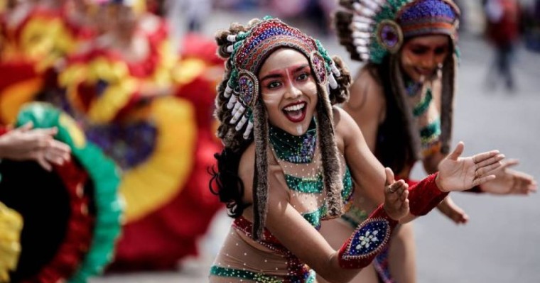 Кариб теңізінің сұлулары: Париж карнавалың айшықты сәттері