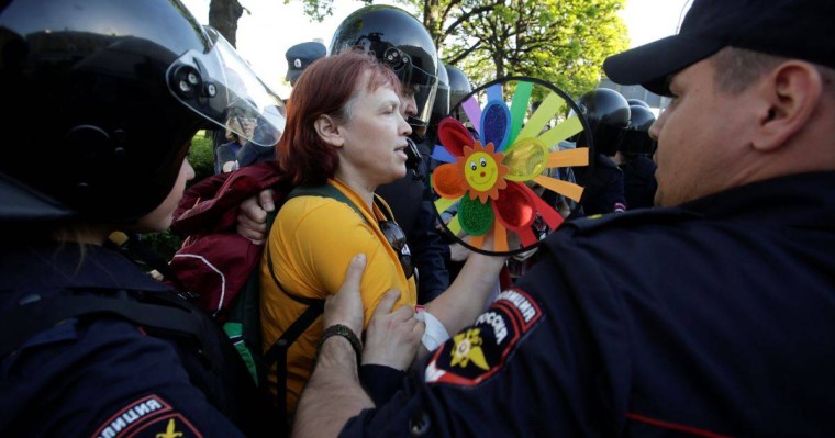 Ресейліктердің көпшілігі ЛГБТ өкілдеріне қырын қарайды