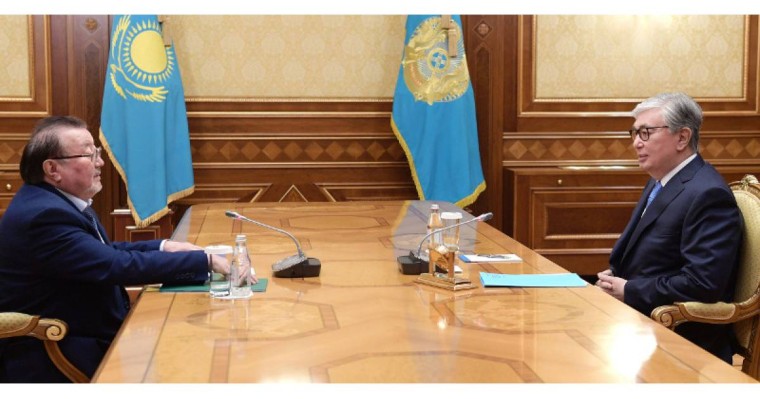 托卡耶夫总统接见哈萨克斯坦作家联盟叶斯达吾列特