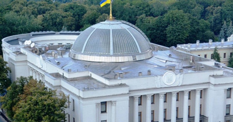 乌克兰总统泽连斯基签署命令解散议会