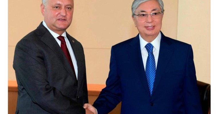 托卡耶夫会见摩尔多瓦总统