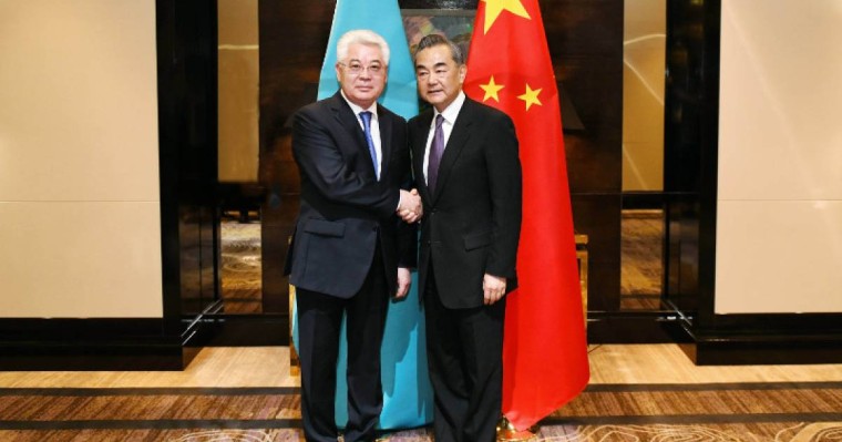 阿塔姆库洛夫会见中国外交部长王毅