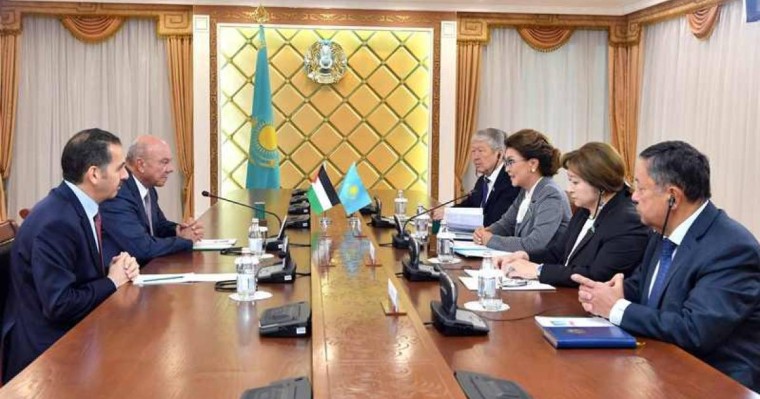 纳扎尔巴耶娃会见约旦参议院议长法耶兹