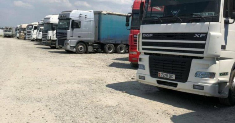 Өзбекстан қырғыз цементі тиелген көліктерді кеденде бөгеді