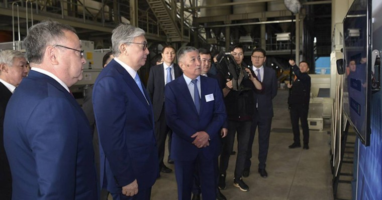 托卡耶夫视察阿克托别市工业区